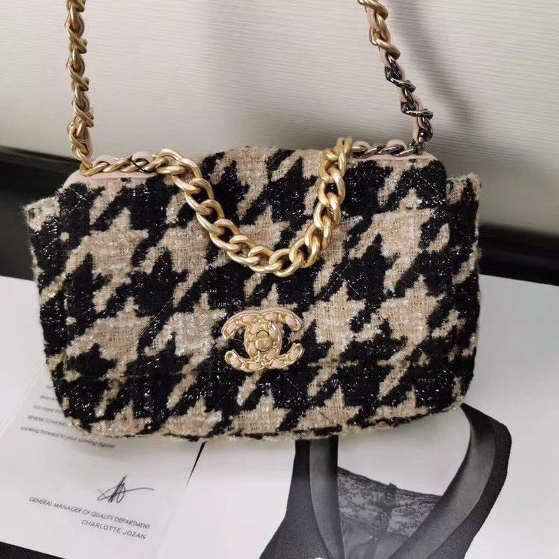 Chanel 19 Tweed , black Fabric with gold hardware