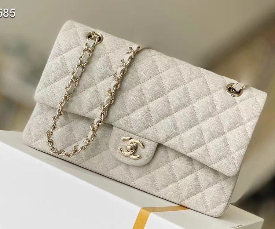 Classic Flap Medium , white caviar with gold hardware